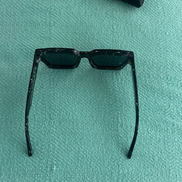TAXXON Black Sunglasses with Case display picture 1